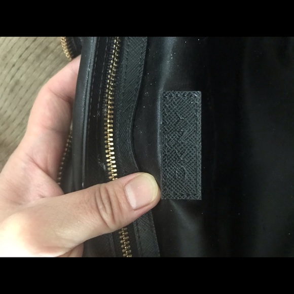 Dkny pouch - Picture 3 of 3